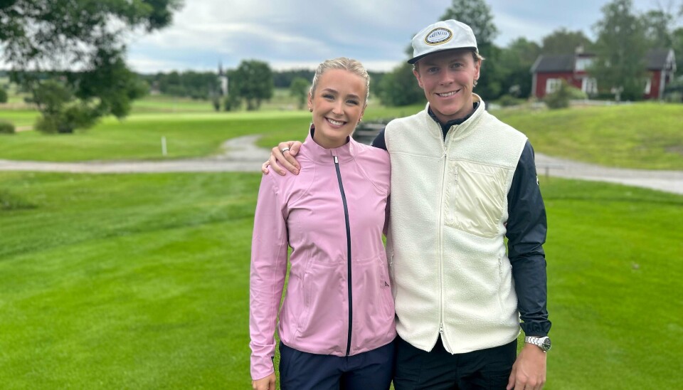 Golfinfluencern Johanna Johnsson med pojkvännen Axel som kommer gå caddie åt henne.
