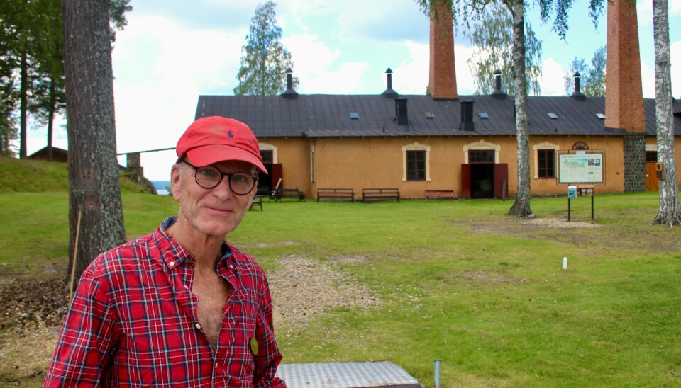 ÖKÄNNARE. Thomas Muhr är guide för besökare till Oljeön. ÖKÄNNARE. Thomas Muhr är guide för besökare till Oljeön.