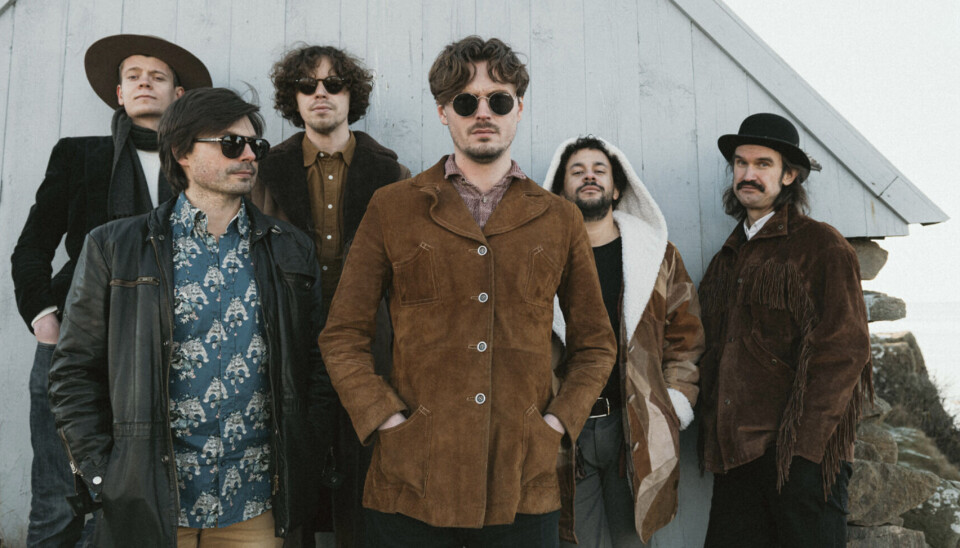 23 augusti – Jesper Lindell & The Brunnsvik Sounds. Artisten med band uppträder hos Carlsson på kajen.