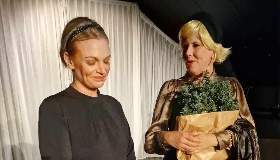 Sceniskt. Ur föreställningen 'Bukett eller krans' med Norrby Teater. Sceniskt. Ur föreställningen 'Bukett eller krans' med Norrby Teater.
