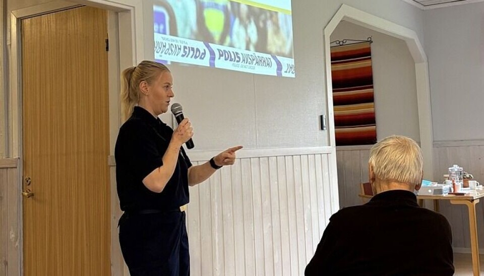 Polisiär hjälp. Linnea Löfblad från polisen gav deltagarna råd hur de kan skydda sig mot bedrägerier.