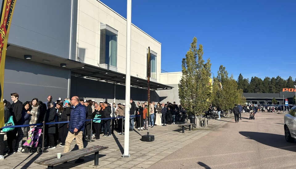 Långa köer när nya butiken öppnade