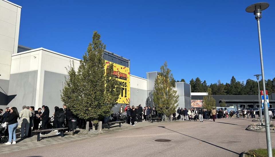 Långa köer när nya butiken öppnade