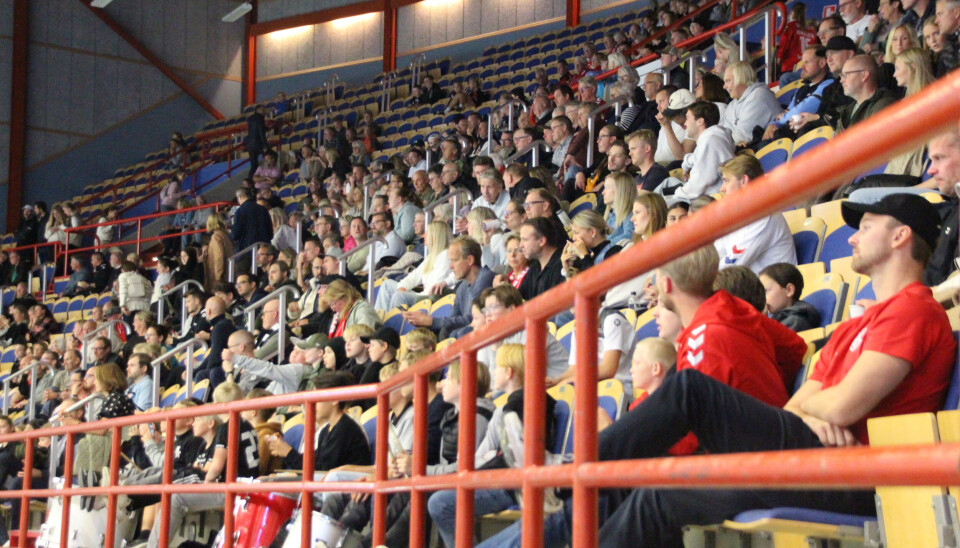 Välfyllt på läktarplats i Expandia Arena.