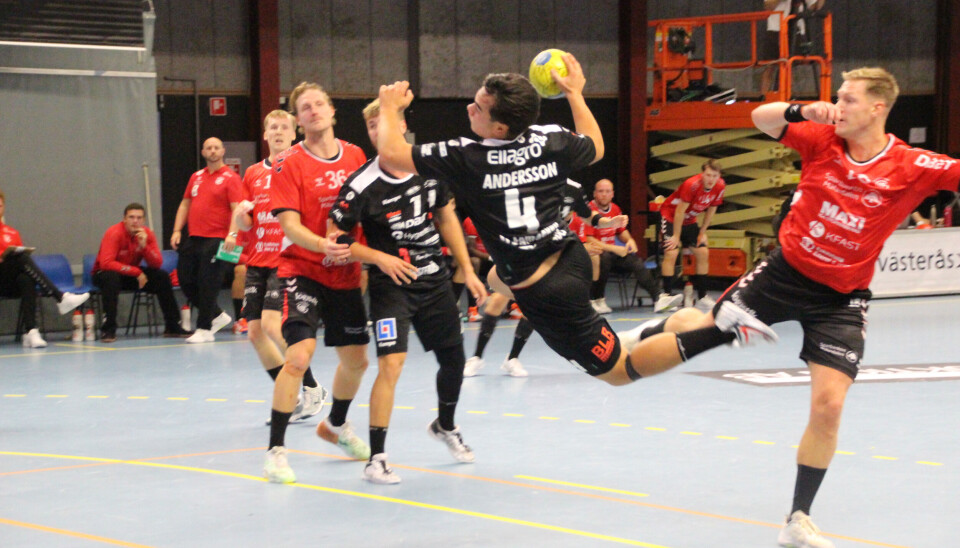 Alex Andersson blev bästa målskytt med sina sju fullträffar när VI-herrarna tog säsongens första seger i handbollsligan.