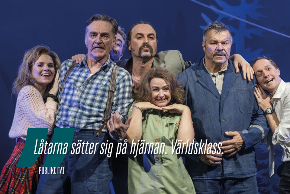 Fedelia Malmgren Nesi, Ville Virtanen, Otto Hargne (skymd), Joakim Gräns Bouya, Cicilia Sedvall, Jarmo Mäkinen och Victor Morell, tar alla ton i denna musikaliska feelgood. Musiken är nyskriven, med tydliga blinkningar till 90-talet och signerad Andreas Kullberg, i samarbete med Stefan Brisland-Ferner.