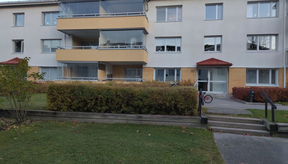 Drabbades. Den drabbade lägenheten finns i ett flerfamiljshus på Bjurhovda. Drabbades. Den drabbade lägenheten finns i ett flerfamiljshus på Bjurhovda.