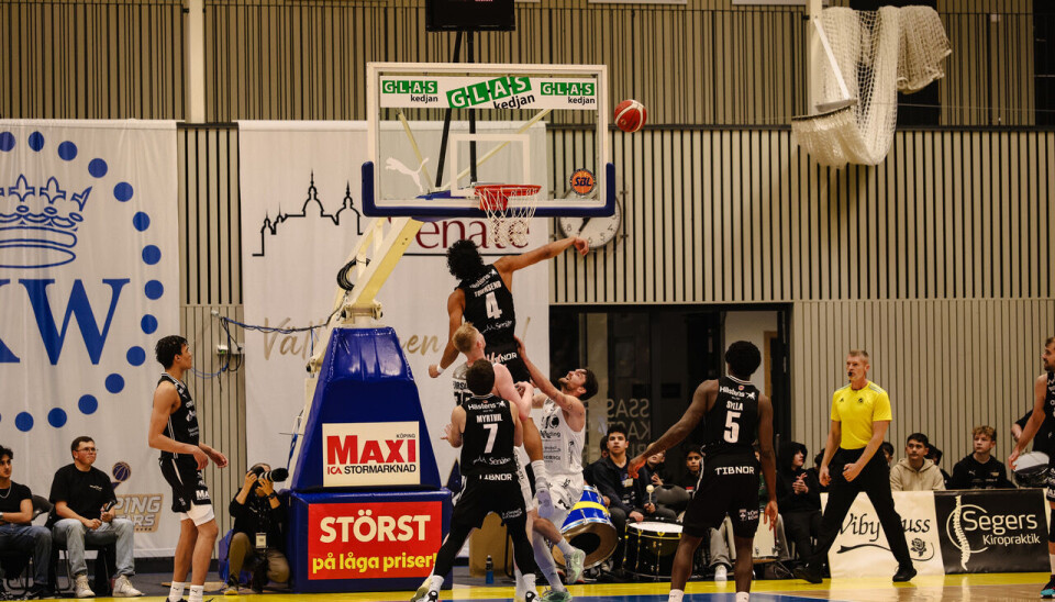 Trey Townsend (4) var poängbäst i Köping Stars med 22 poäng i mötet med mästarlaget Norrköping Dolphins.