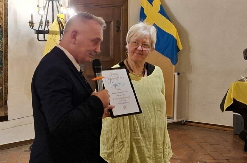 Ett diplom överlämnades av Peter Backenfall, ordförande för Västergötlands Hembygdsförbund.