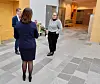 Parterna pratade. Åklagare Jerry Ramberg och advokaterna Emma Roswall, Jimmy Schiöld och Linnea Arvidsson.
