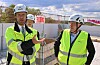 På plats. Infrastrukturminister Andreas Carlson (KD) och Tobias Hansson, vd för Hitachi Energy Sverige.